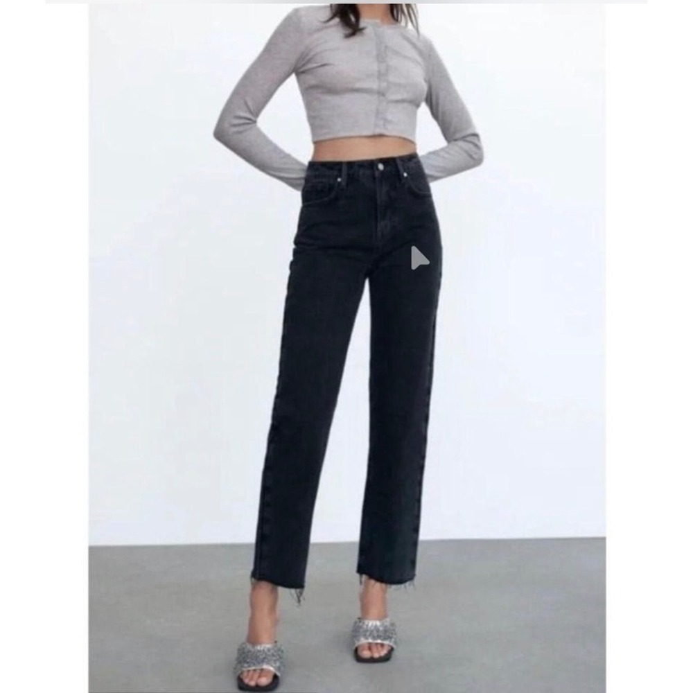 Zara High Waisted Straight Leg Jeans Washed Black Frayed Hem Size 6 US 28 MEX